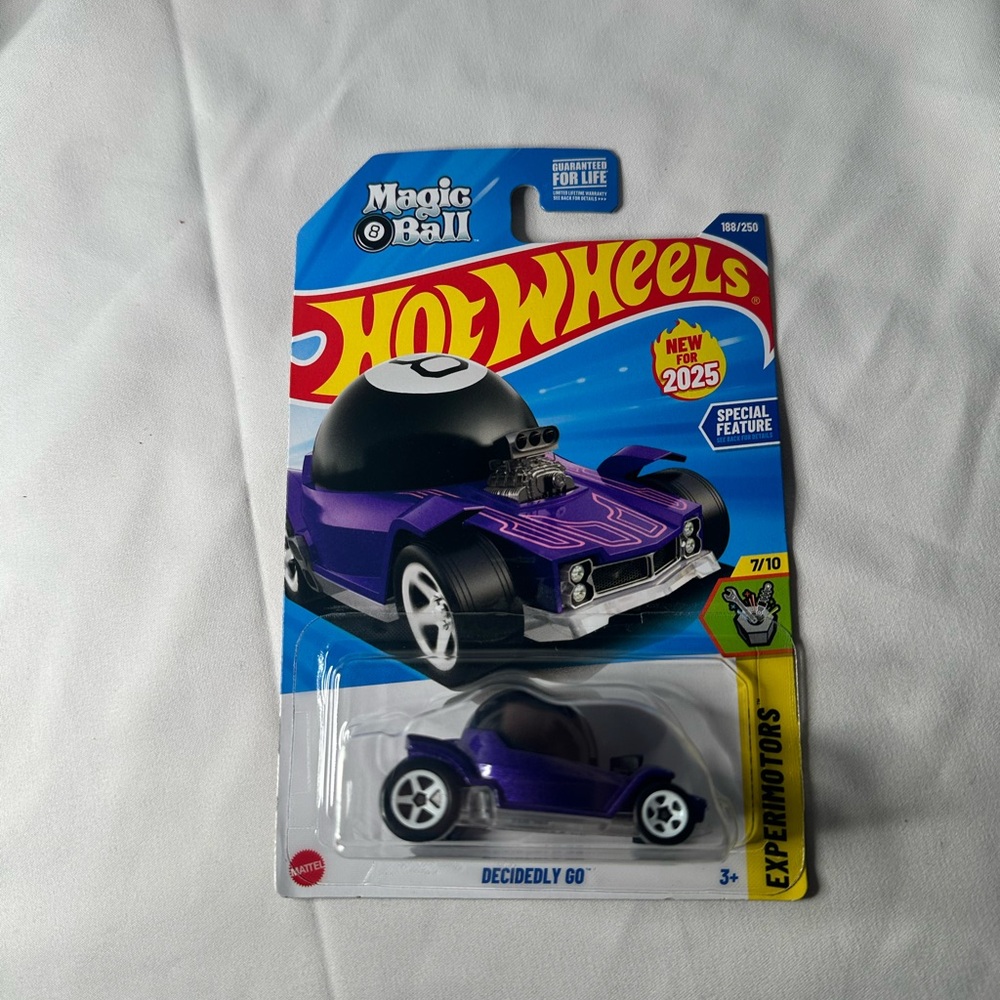 Hot wheels Purple Magic 8 Ball Car